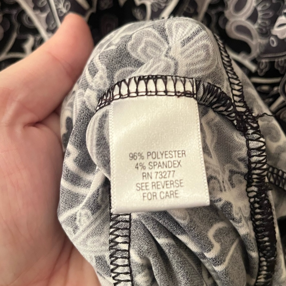 3X Apt. 9 Black and Gray Paisley Patterned Top - Picture 6 of 7